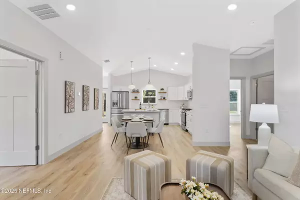 112 OLEANDER DR, San Mateo, FL 32187