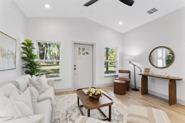 112 OLEANDER DR, San Mateo, FL 32187