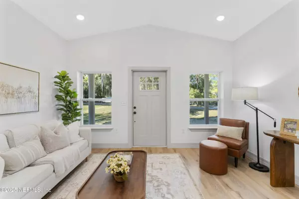 112 OLEANDER DR, San Mateo, FL 32187