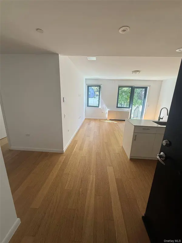 402 E 118th ST #1B, New York (manhattan), NY 10035