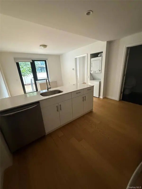 402 E 118th ST, New York (manhattan), NY 10035