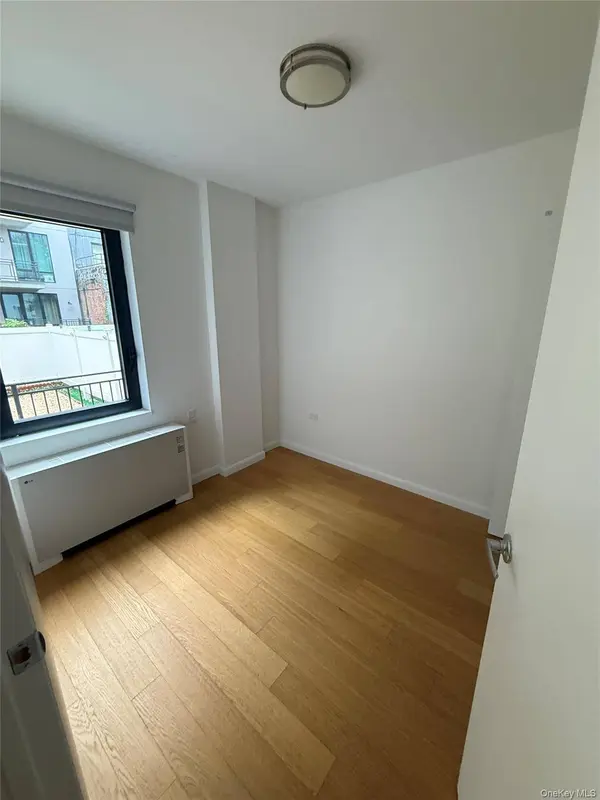 402 E 118th ST, New York (manhattan), NY 10035