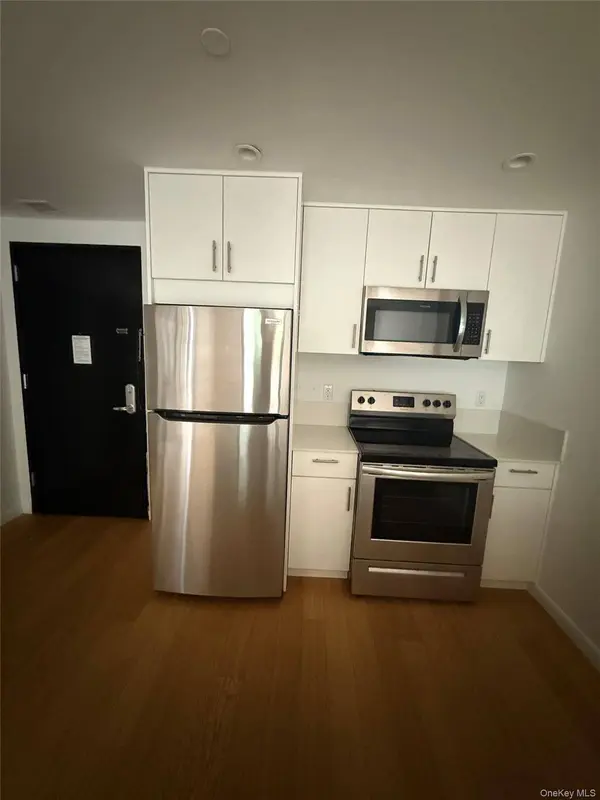 402 E 118th ST, New York (manhattan), NY 10035