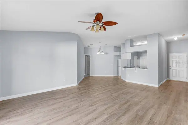 2614 QUEEN ALBERTA DR, Valrico, FL 33596