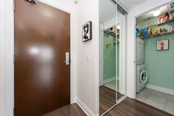 1055 Southdown RD #710, Mississauga, ON L5J 0A3