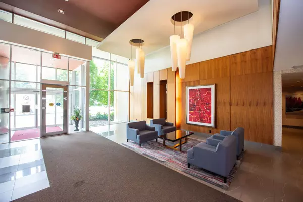 1055 Southdown RD #710, Mississauga, ON L5J 0A3