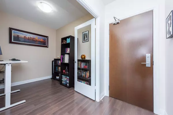 1055 Southdown RD #710, Mississauga, ON L5J 0A3