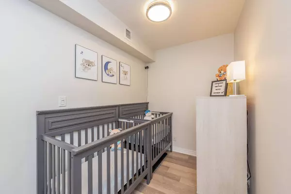 80 Esther Lorrie DR #802, Toronto W10, ON M9W 0C6