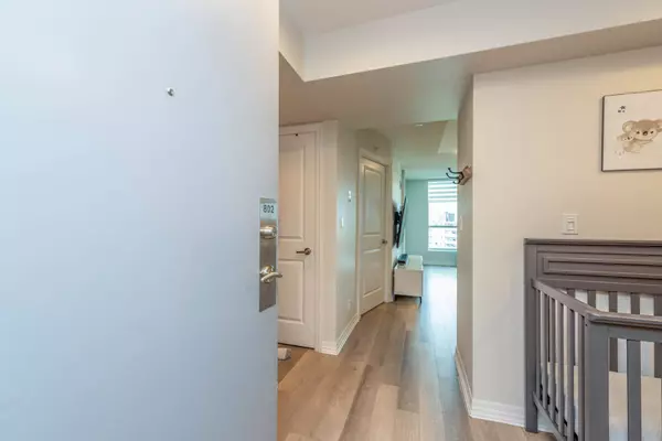 80 Esther Lorrie DR #802, Toronto W10, ON M9W 0C6