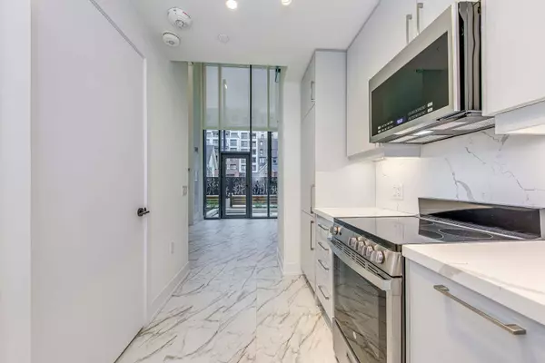 2450 Old Bronte RD #112, Oakville, ON L6M 5P6