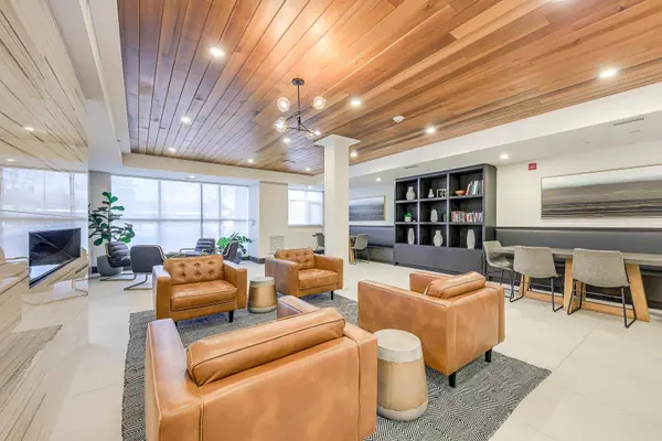 320 Plains RD E #303, Burlington, ON L7T 0C1