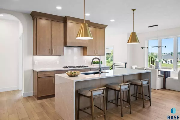 7300 E Misty Knoll Cir, Sioux Falls, SD 57110