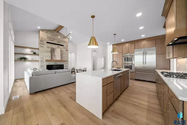 7300 E Misty Knoll Cir, Sioux Falls, SD 57110