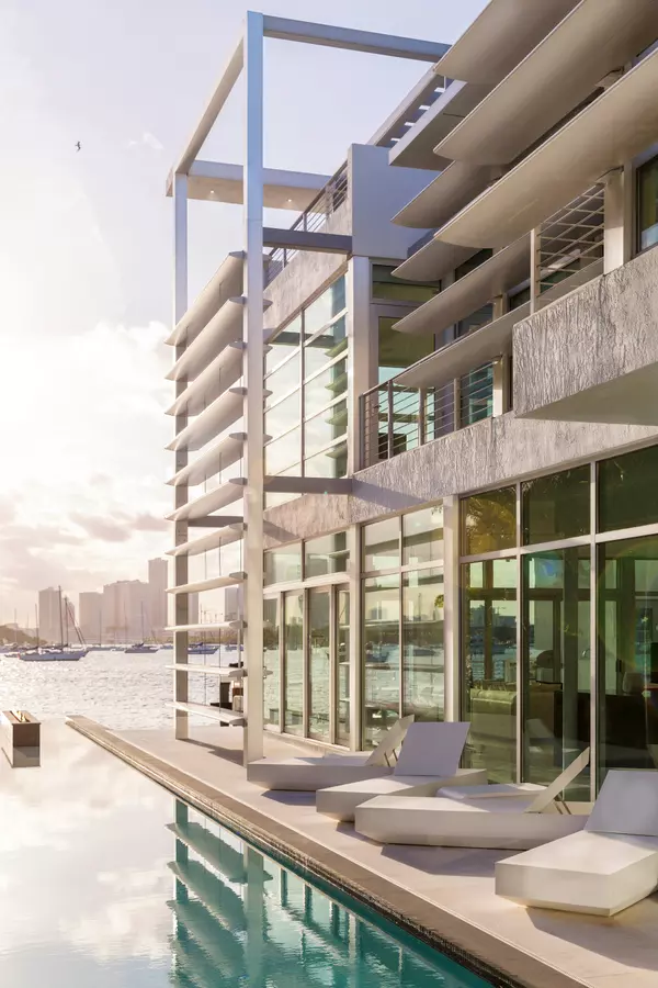 South Florida’s Ultra-Luxury Waterfront Homes — Market Highlights for 2025