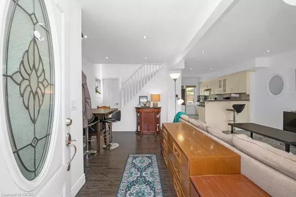 128 Crosthwaite Avenue N, Hamilton, ON L8H 4V5