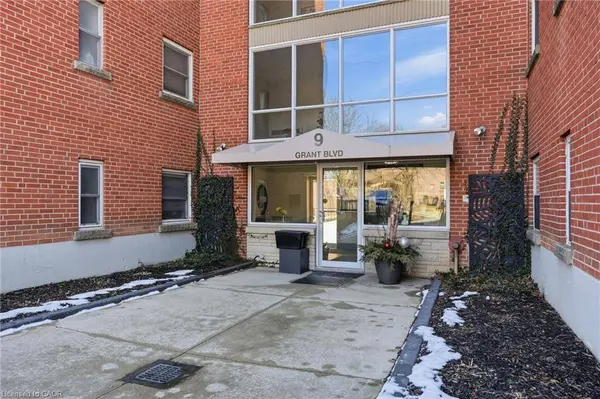 9 Grant Boulevard #106, Dundas, ON L9H 4L5