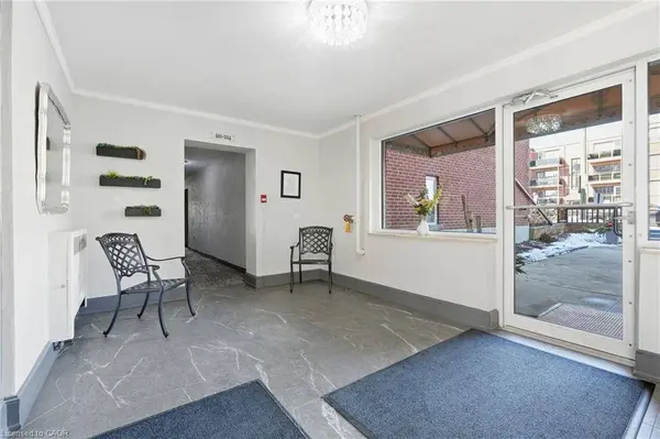 9 Grant Boulevard #106, Dundas, ON L9H 4L5