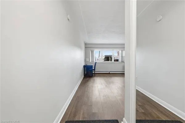 9 Grant Boulevard #106, Dundas, ON L9H 4L5