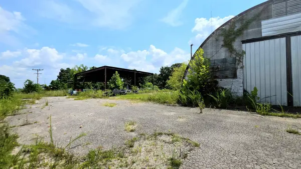 204 LICK CREEK RD, Linden, TN 37096