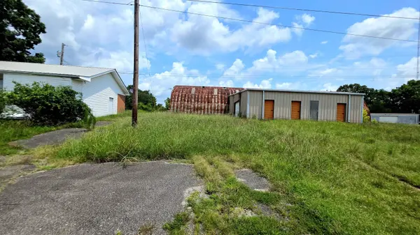 204 LICK CREEK RD, Linden, TN 37096