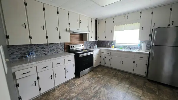 204 LICK CREEK RD, Linden, TN 37096