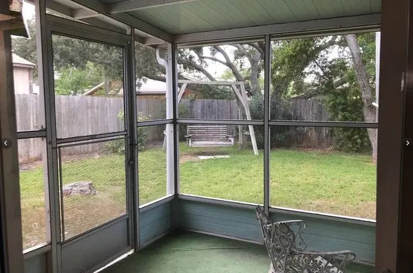 1005 Barcelona ST, Portland, TX 78374