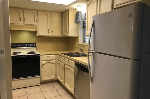 1005 Barcelona ST, Portland, TX 78374