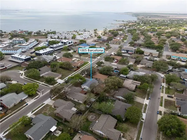 1005 Barcelona ST, Portland, TX 78374