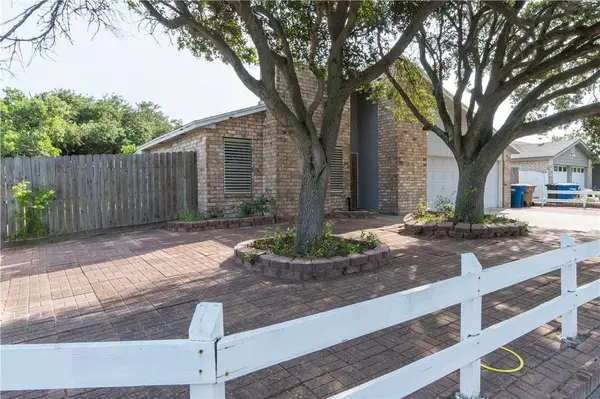 801 Saint Columban PL, Corpus Christi, TX 78418