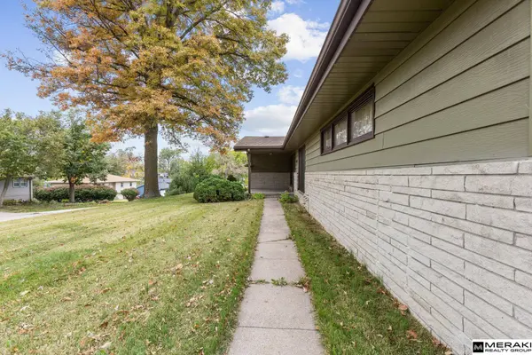 2006 Pleasantview Lane, Bellevue, NE 68005