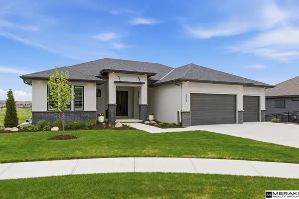 9859 S 98th CIR, Papillion, NE 68048