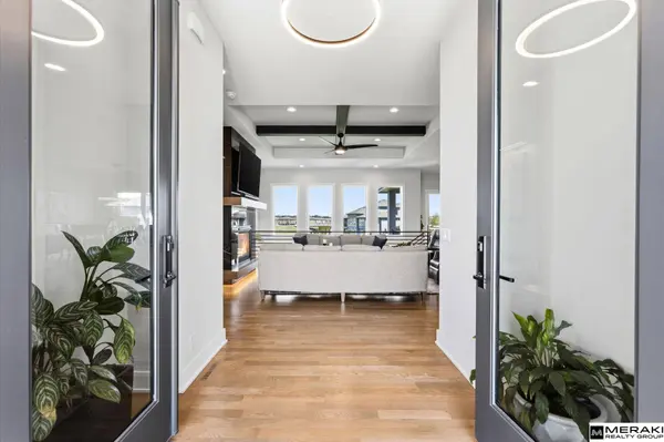 9859 S 98th CIR, Papillion, NE 68048