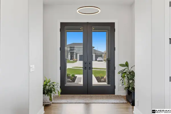 9859 S 98th CIR, Papillion, NE 68048