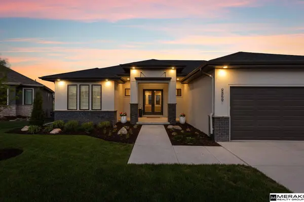 9859 S 98th CIR, Papillion, NE 68048