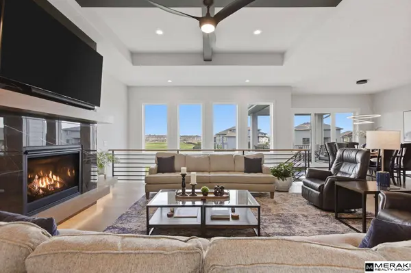 9859 S 98th CIR, Papillion, NE 68048