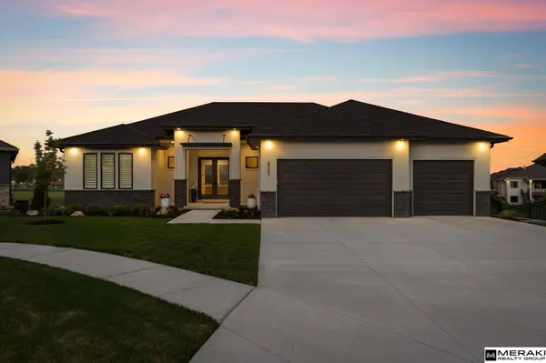 9859 S 98th CIR, Papillion, NE 68048