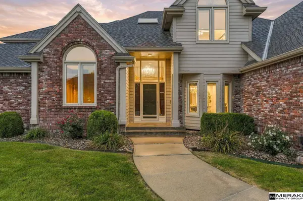 5813 S 118 PLZ, Omaha, NE 68137
