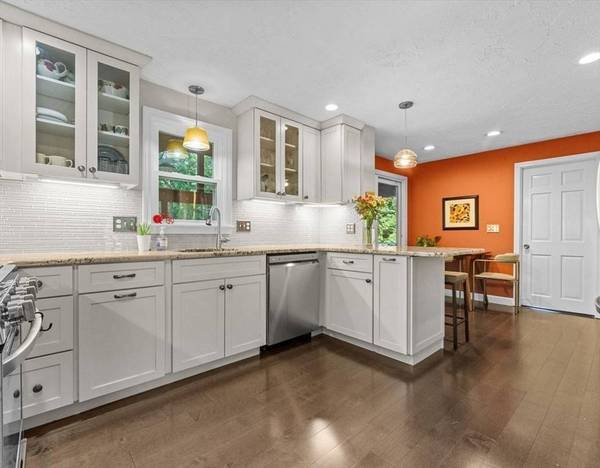 9 Pleasantview Ter, Framingham, MA 01701