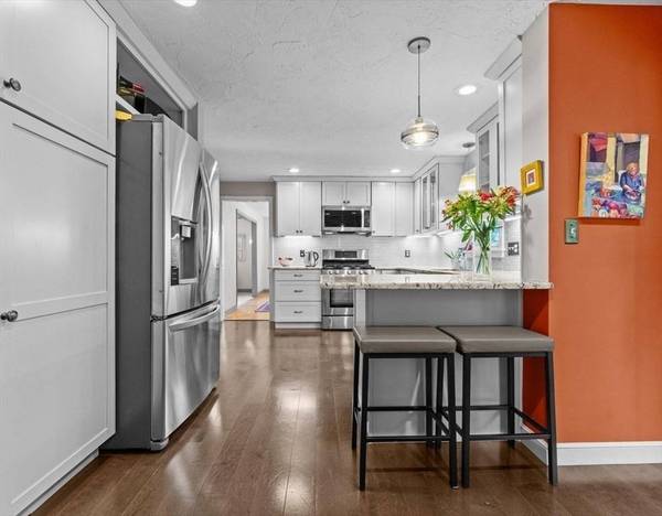 9 Pleasantview Ter, Framingham, MA 01701