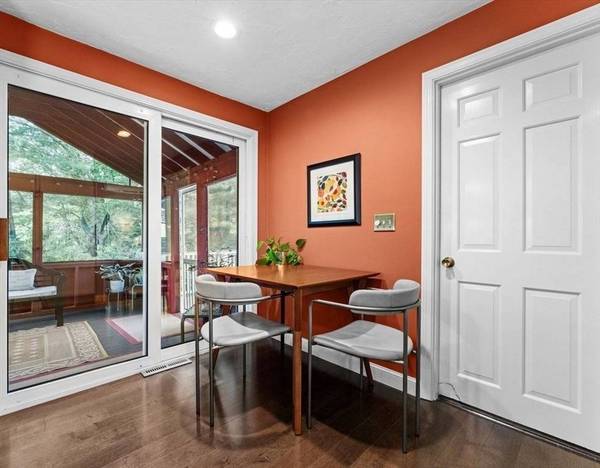 9 Pleasantview Ter, Framingham, MA 01701