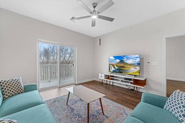 3312 Briarwood Vlg #3312, Clinton, MA 01510