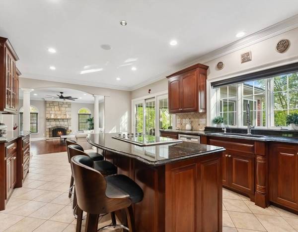 231 Gulf St, Shrewsbury, MA 01545