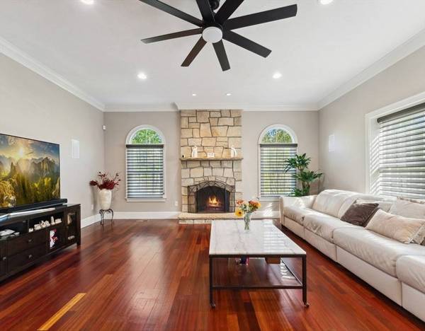 231 Gulf St, Shrewsbury, MA 01545