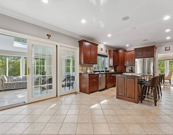 231 Gulf St, Shrewsbury, MA 01545