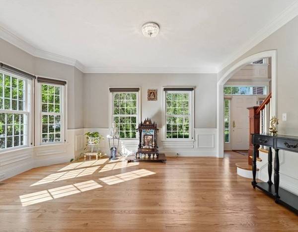 231 Gulf St, Shrewsbury, MA 01545