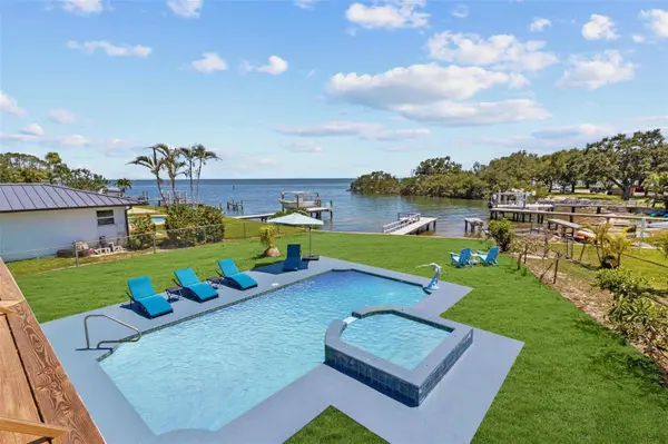 380 COLONY POINT RD S, St Petersburg, FL 33705