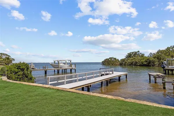 380 COLONY POINT RD S, St Petersburg, FL 33705