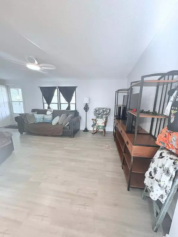 89 Boulder Trail, Pipestem, WV 25979