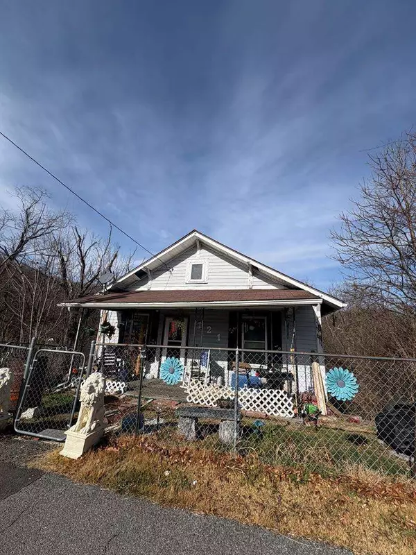 121 Grove Street, Bluefield, VA 24605