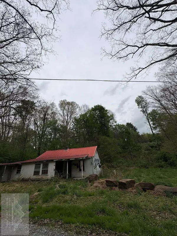 128 Triple C Rd, Princeton, WV 24739